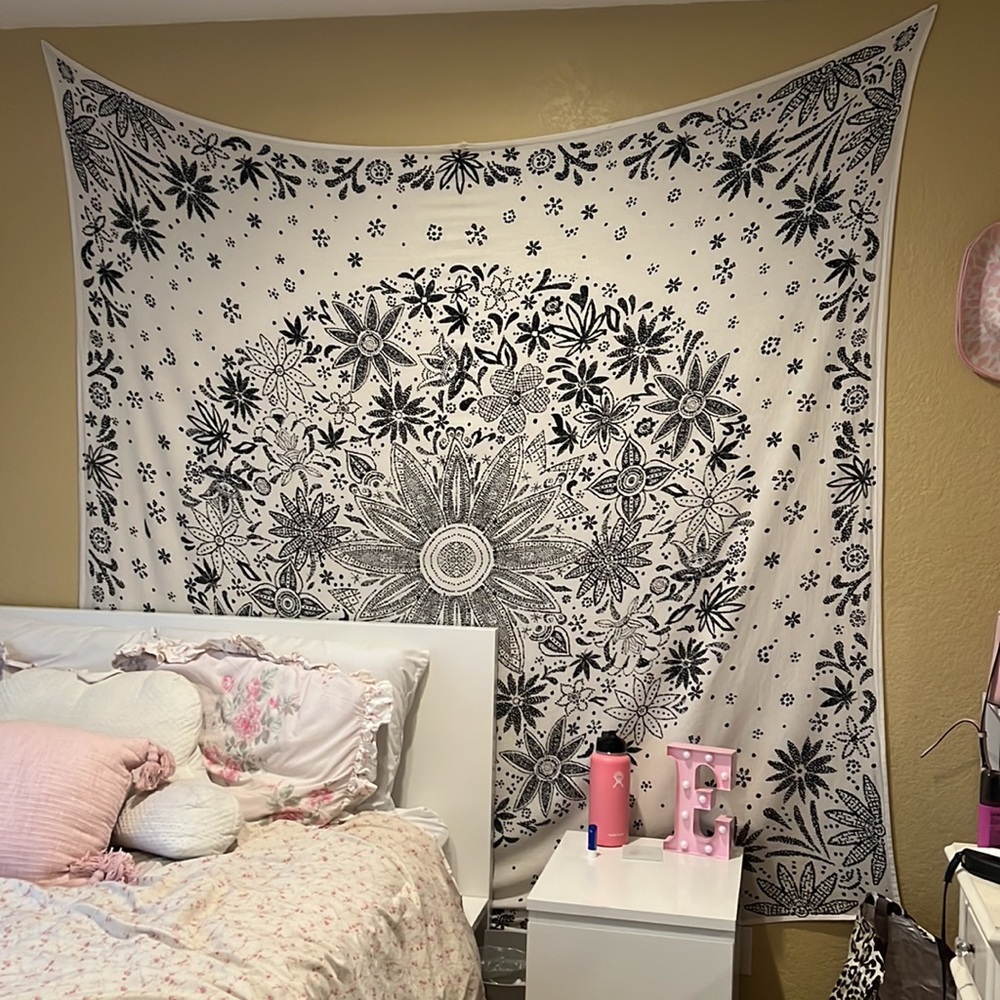 urban outfitters iona floral tapestry